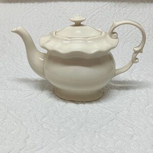 Vintage ceramic teapot, cream or off-white I. Godinger & Co